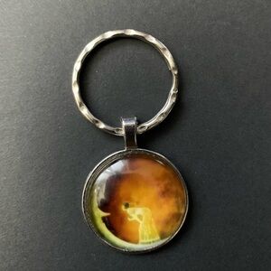 Elegant Gold-Toned Pendant Keychain